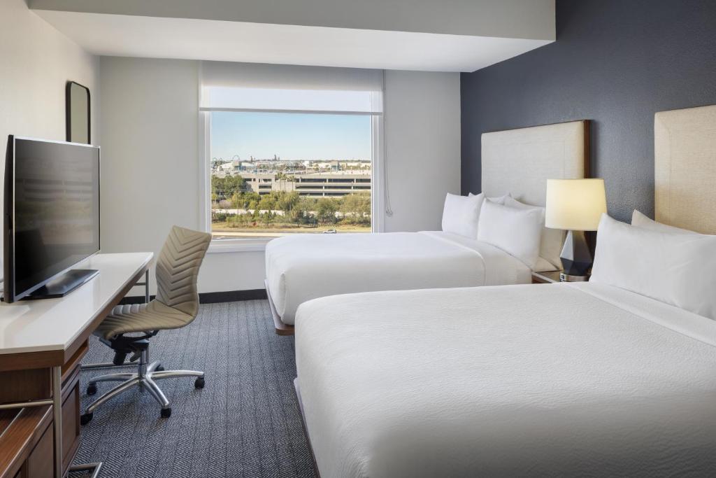 Holiday Inn & Suites Across From Universal Orlando, an IHG Hotel - 