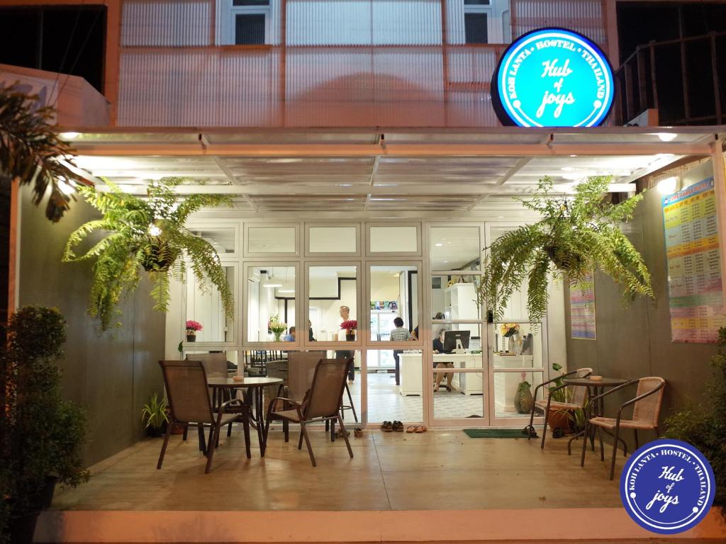 Restaurace v ubytování Hub of Joys Hostel