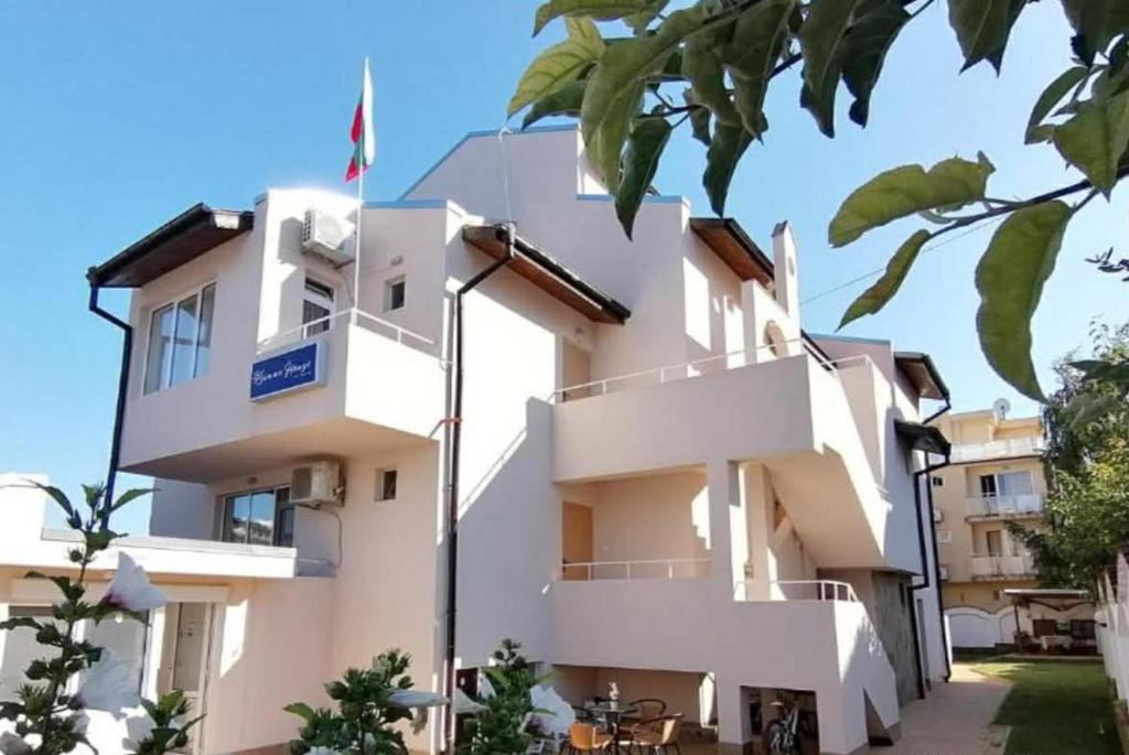 a view of the side of a building at Siana House in Ravda