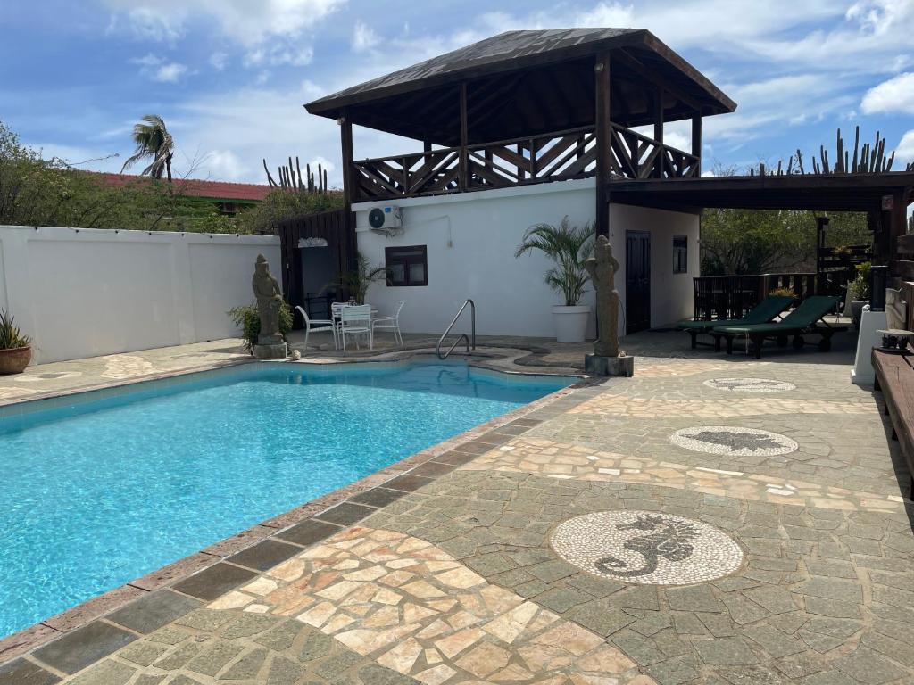 a swimming pool with a gazebo in a yard at Via Monica in Santa Cruz