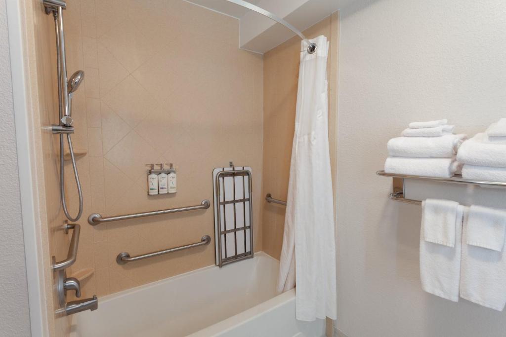 Holiday Inn Express & Suites Logan by IHG photo