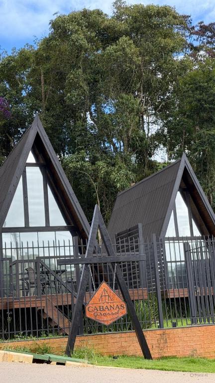 a sculpture of a building in front of a fence at Cabanas Girassol in Venda Nova do Imigrante