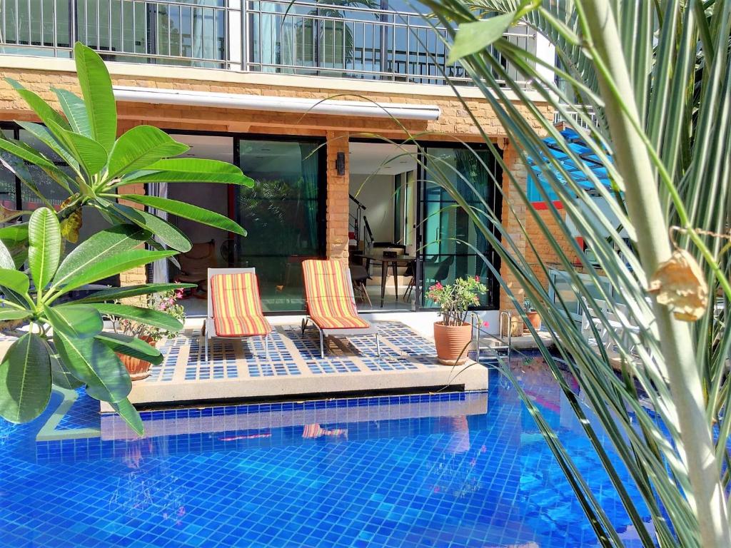 Bazén v ubytování 4poolvillas nebo v jeho okolí