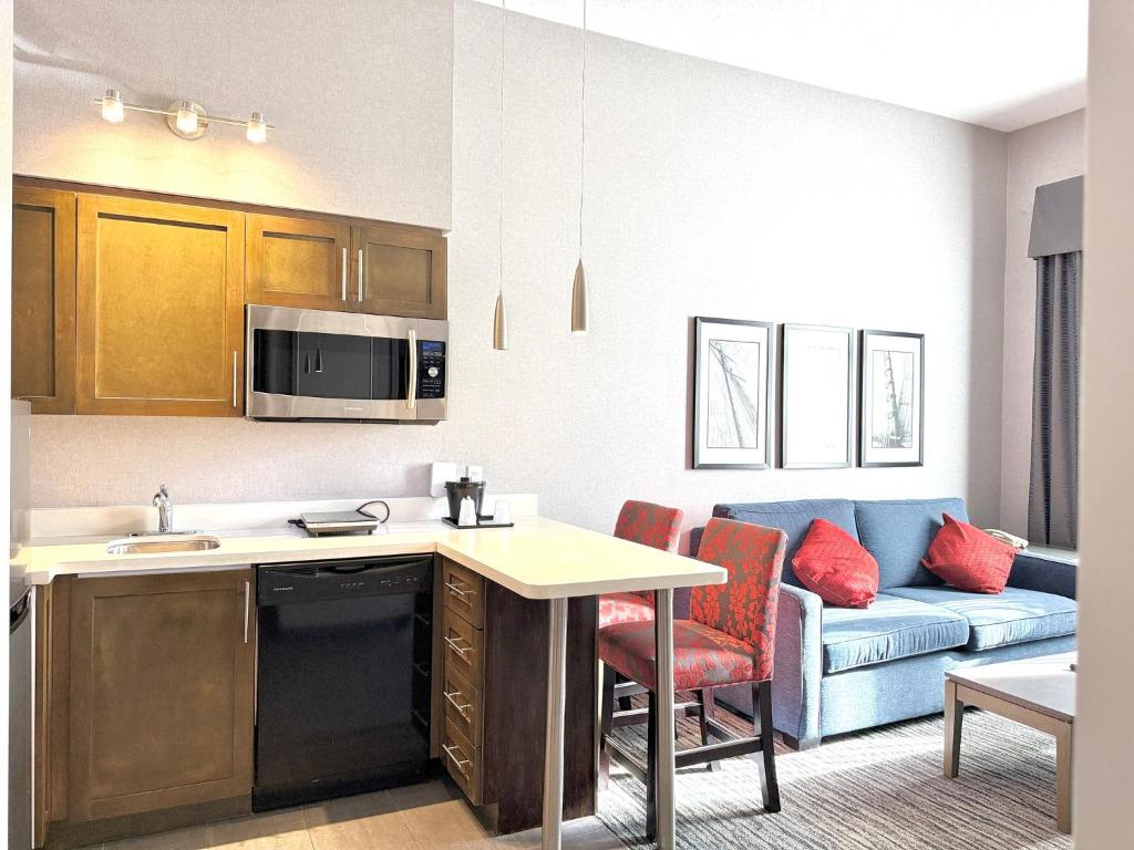 Holiday Inn Express & Suites Riverport Richmond by IHG photo