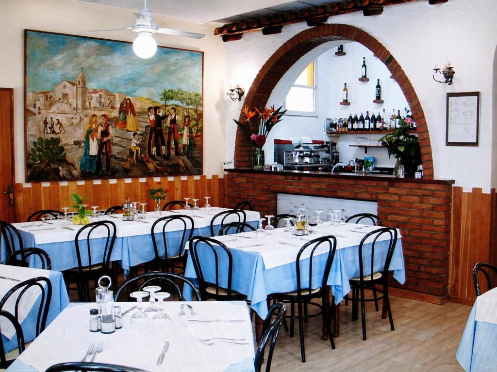 Restoran ili drugo mesto za obedovanje u objektu Hotel La Rusticana