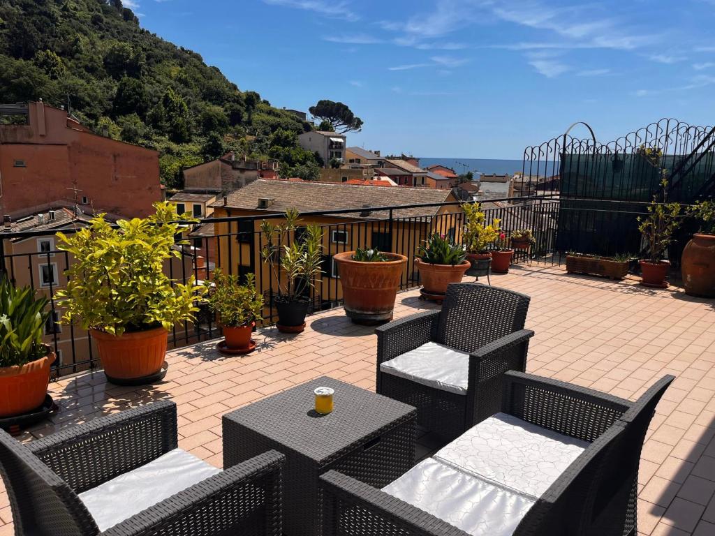 a patio with black chairs and tables and plants at LA TERRAZZA DI MONTEROSSO in Monterosso al Mare