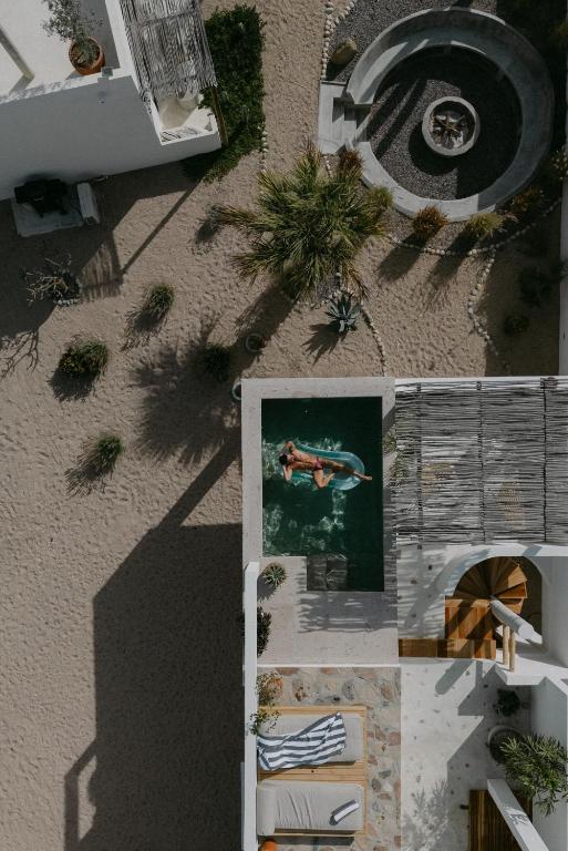 an overhead view of a building with a painting at CasaBlancoMadera in Todos Santos