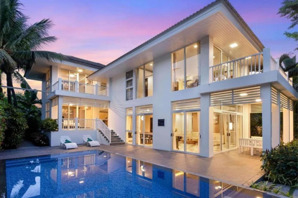 villa đà nẵng có bãi biển riêng