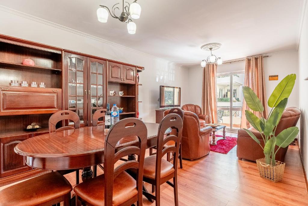 Onyx Scape Beach Apartment near Funchal & Airport