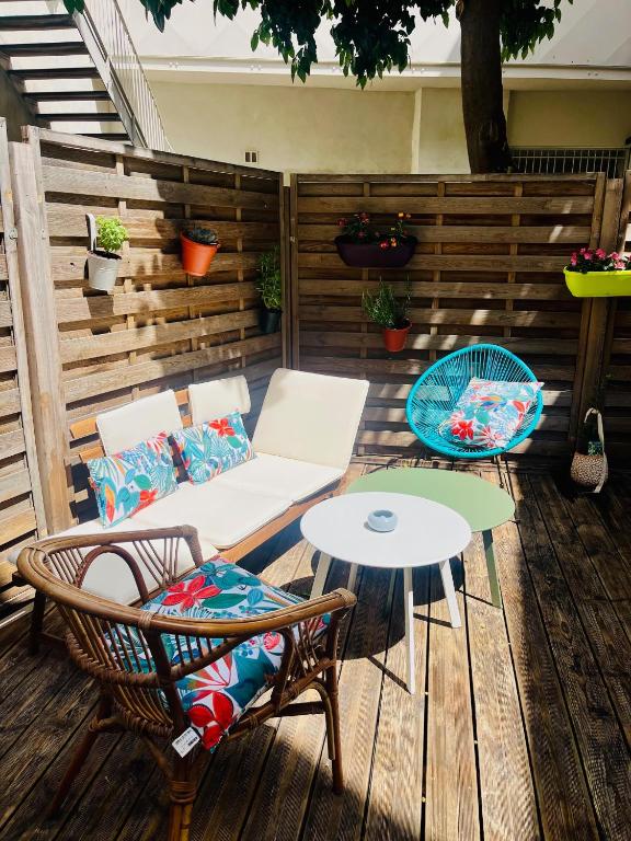 Lovely studio in Center of Avignon with terrace & WIFI