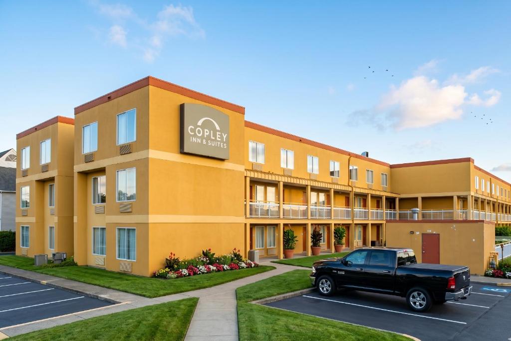 Copley Inn & Suites By OYO Akron OH - Housity