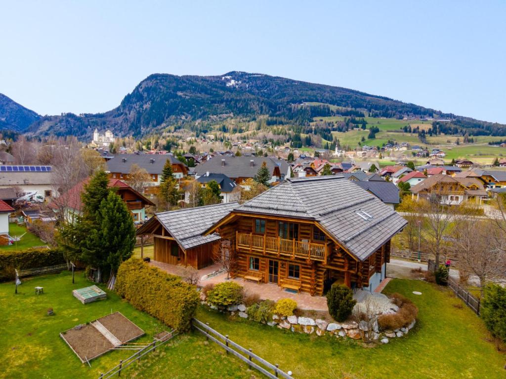 an aerial view of a large wooden house at Janna in Mauterndorf