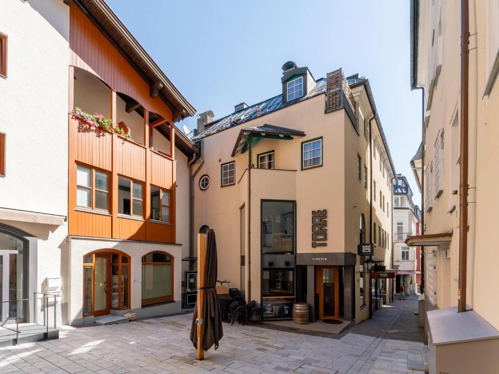 a street with buildings and a umbrella on a sidewalk at Selmas in Zell am See