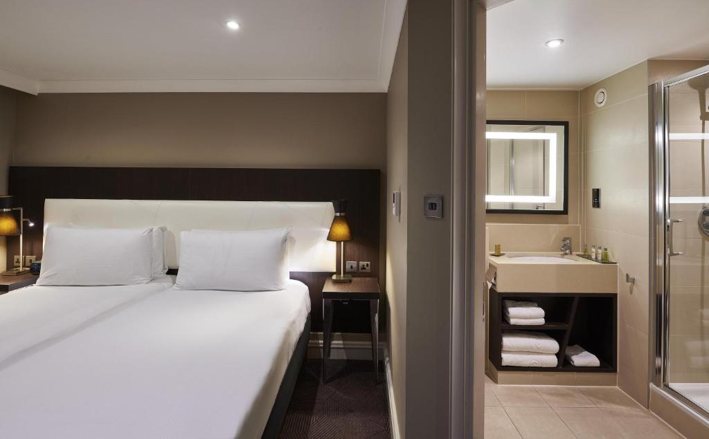 DoubleTree by Hilton London Ealing - 