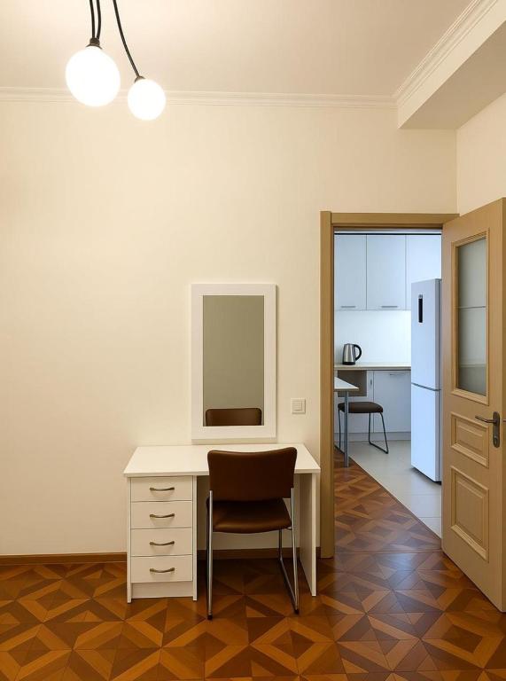 لابی و فضای عمومی Spacious 2BR Apartment - Balcony & Prime Location - تصویر ۵