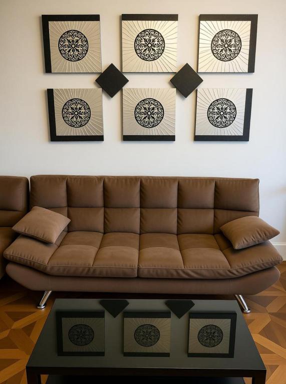 فضای داخلی Spacious 2BR Apartment - Balcony & Prime Location در تفلیس - تصویر ۳
