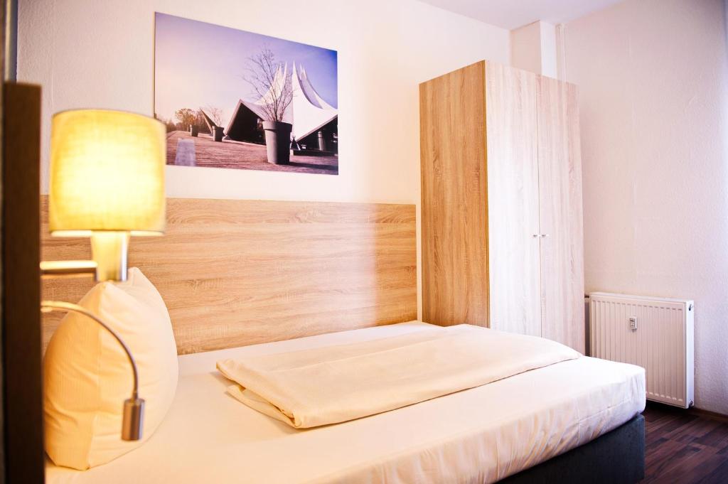 Postel nebo postele na pokoji v ubytování BlnCty Hotel