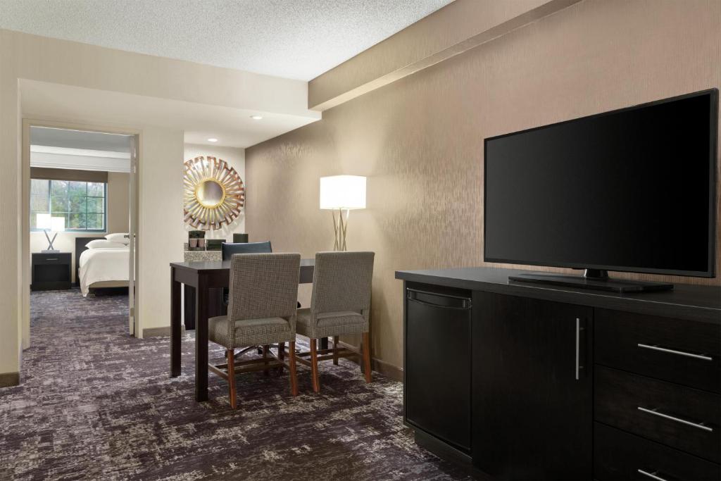 Embassy Suites by Hilton Arcadia-Pasadena Area photo