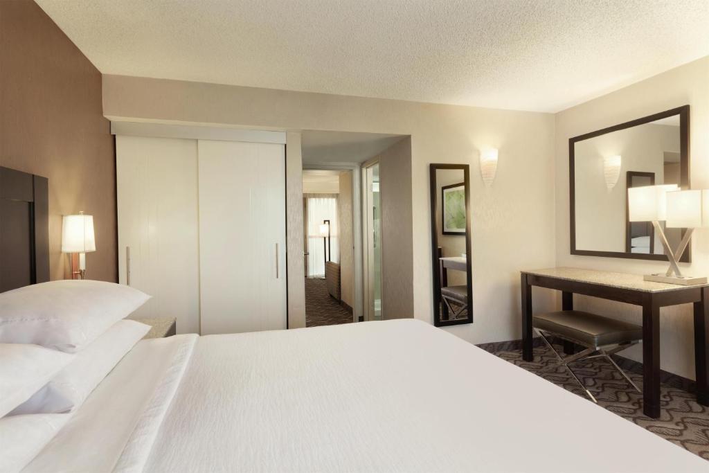 Embassy Suites by Hilton Arcadia-Pasadena Area photo