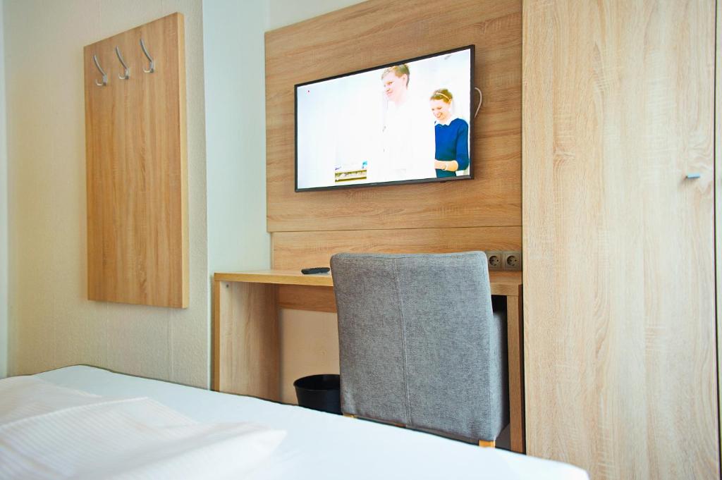 TV a/nebo společenská místnost v ubytování BlnCty Hotel