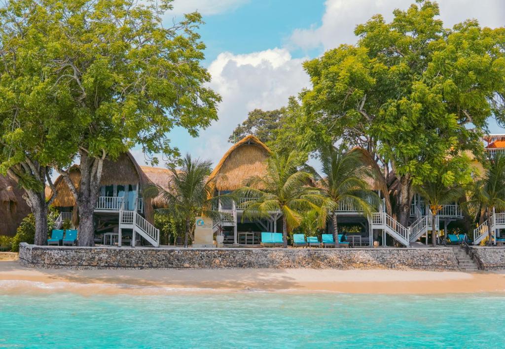 a view of a resort from the water at Hai Tide Beach Resort in Nusa Lembongan