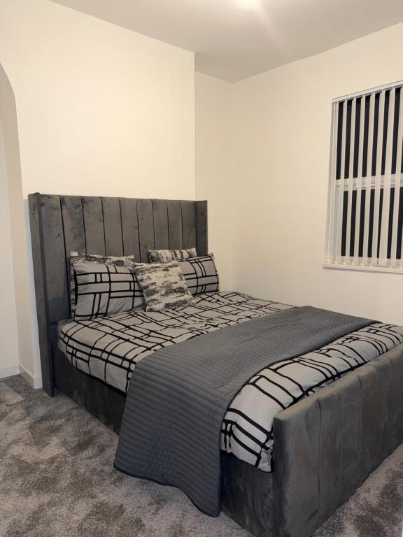 a bedroom with a large bed in a room at City Home in Liverpool