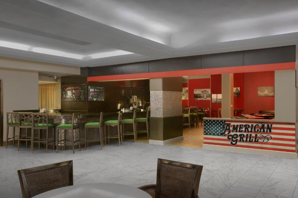 DoubleTree by Hilton at the Entrance to Universal Orlando photo