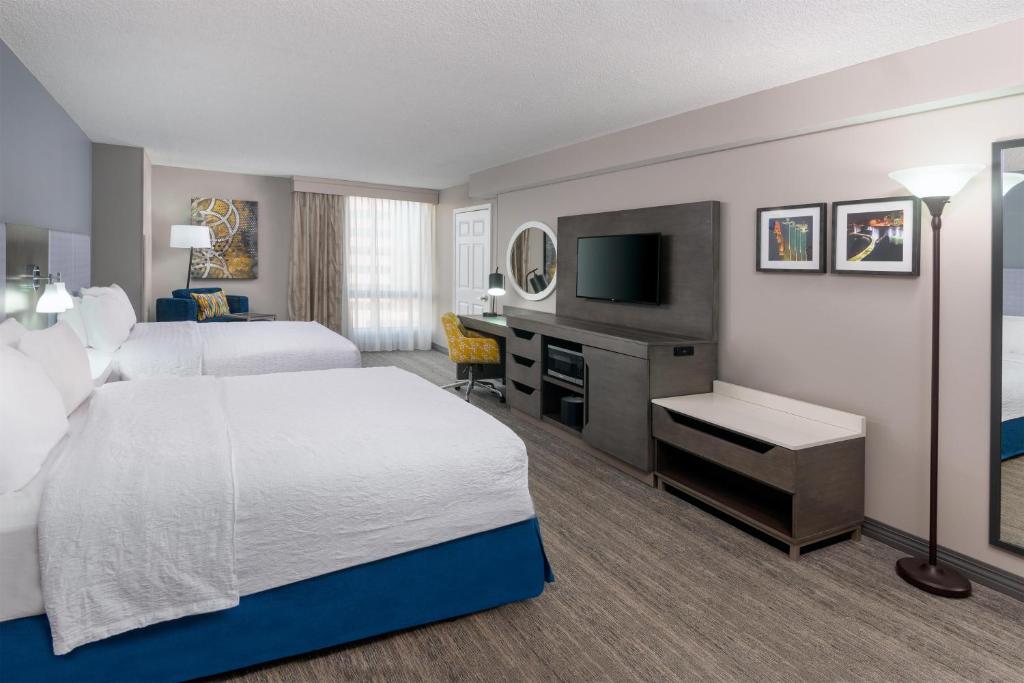 Hampton Inn & Suites Country Club Plaza photo
