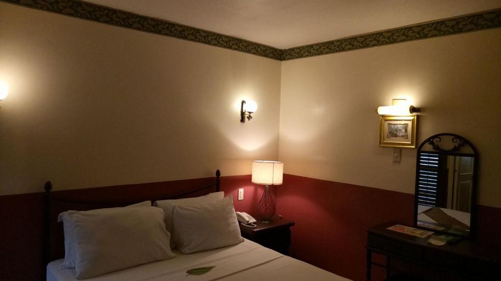 Postel nebo postele na pokoji v ubytování DM Residente Hotel Inns & Villas