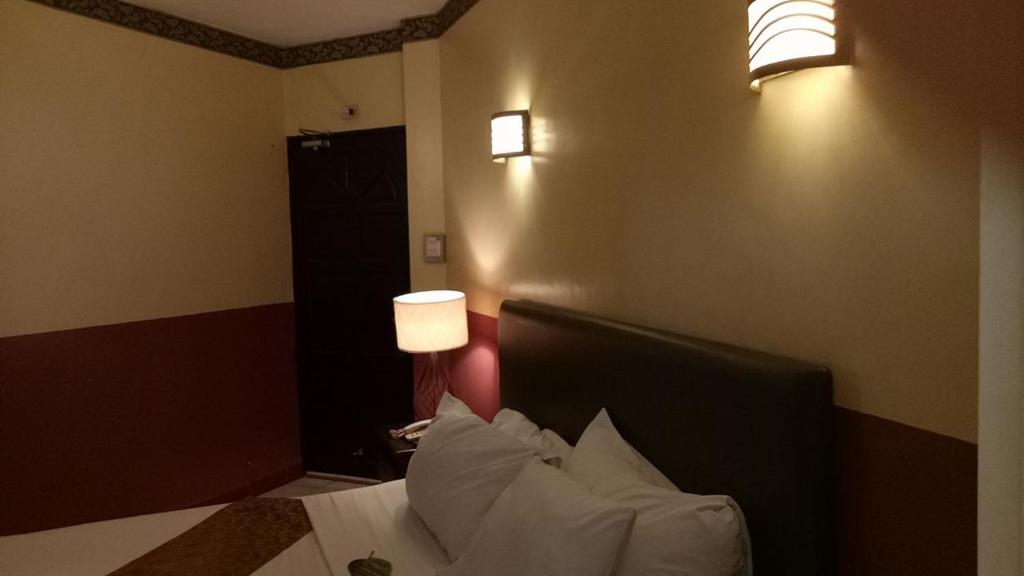 Postel nebo postele na pokoji v ubytování DM Residente Hotel Inns & Villas