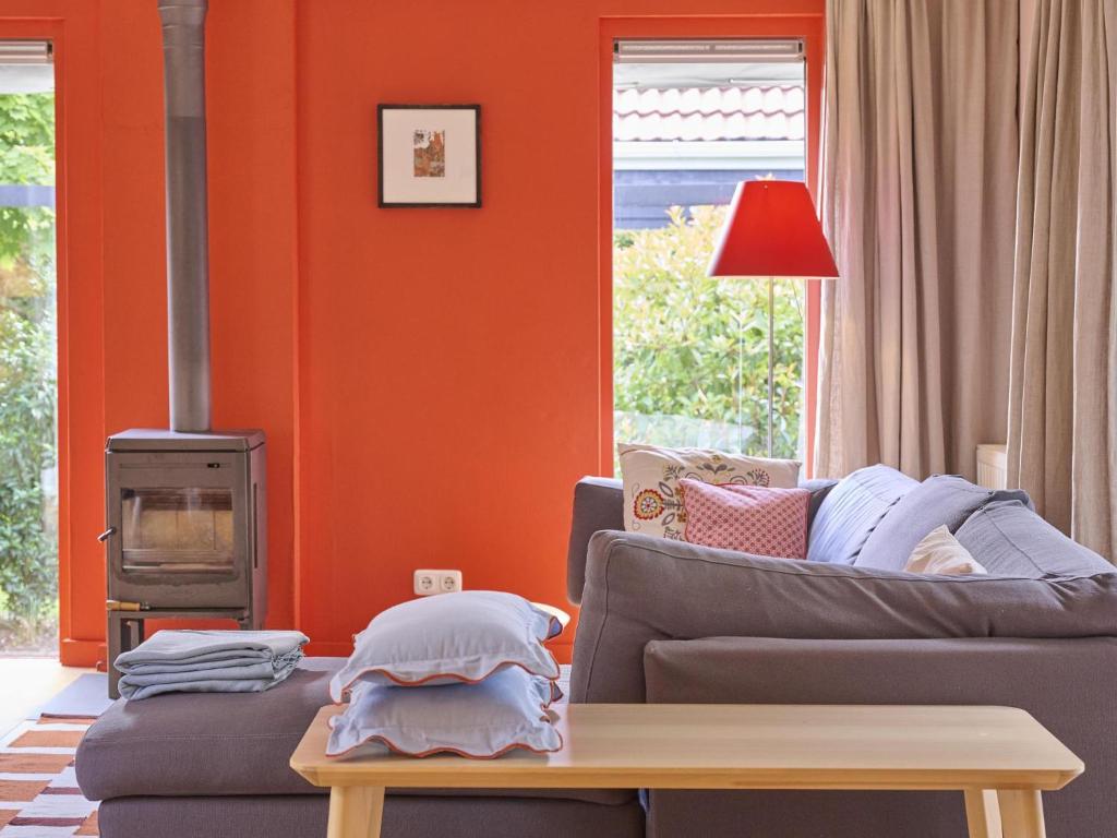a living room with a couch and a fire place at Huisje Joep in Goedereede