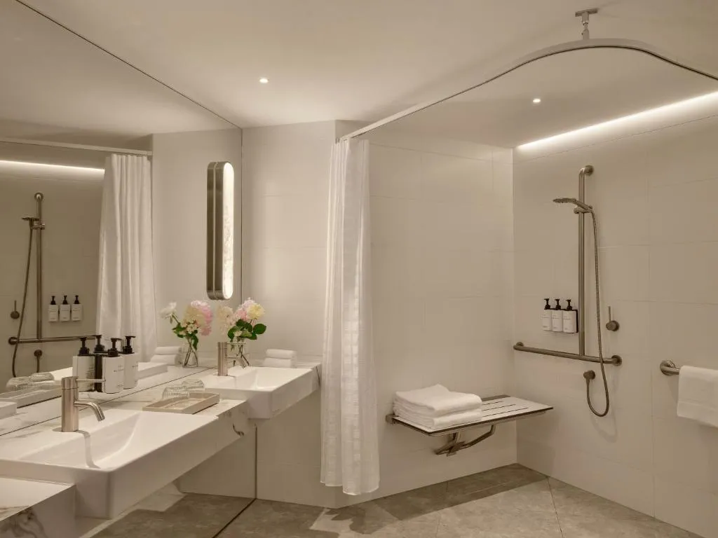 Junior Double Suite - Accessible/Club Lounge Access