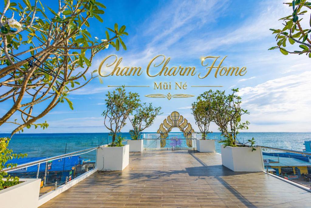 a walkway to the ocean at the chant clam home at Cham Charm Home Mui Ne in Ấp Thiện Phước