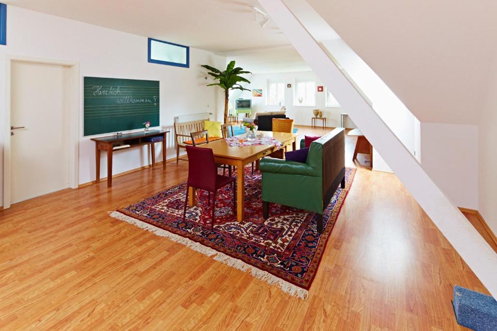 Alte seester Schule - Housity