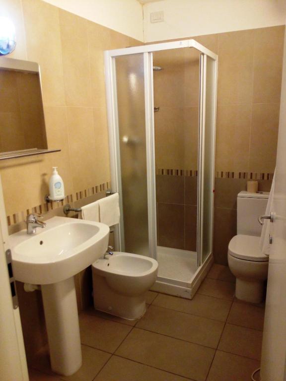 Łazienka w obiekcie Luoghi Comuni Porta Palazzo
