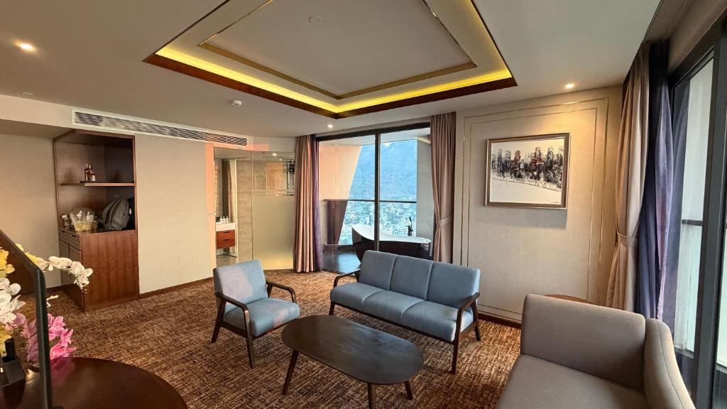 Suite Oceanfront – Wine, Sauna & VIP Perks
