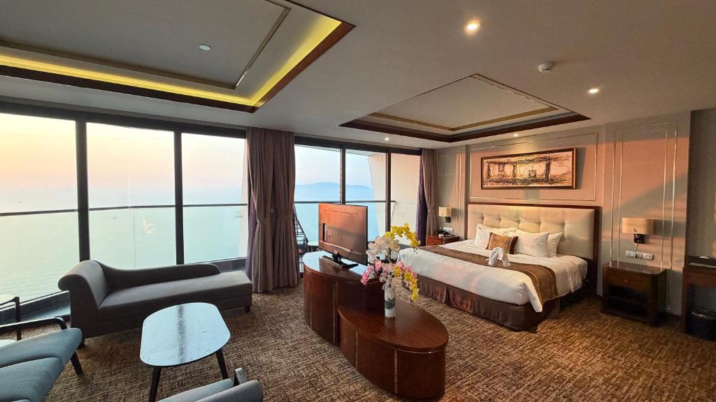 Suite Oceanfront – Wine, Sauna & VIP Perks