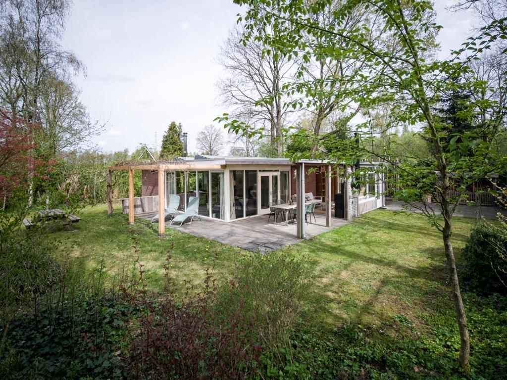 a house in the middle of a yard at Kamille | 4 persons in Gasselte