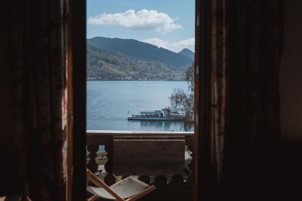 a view of a boat in the water from a window at Superseegarten in Bad Wiessee