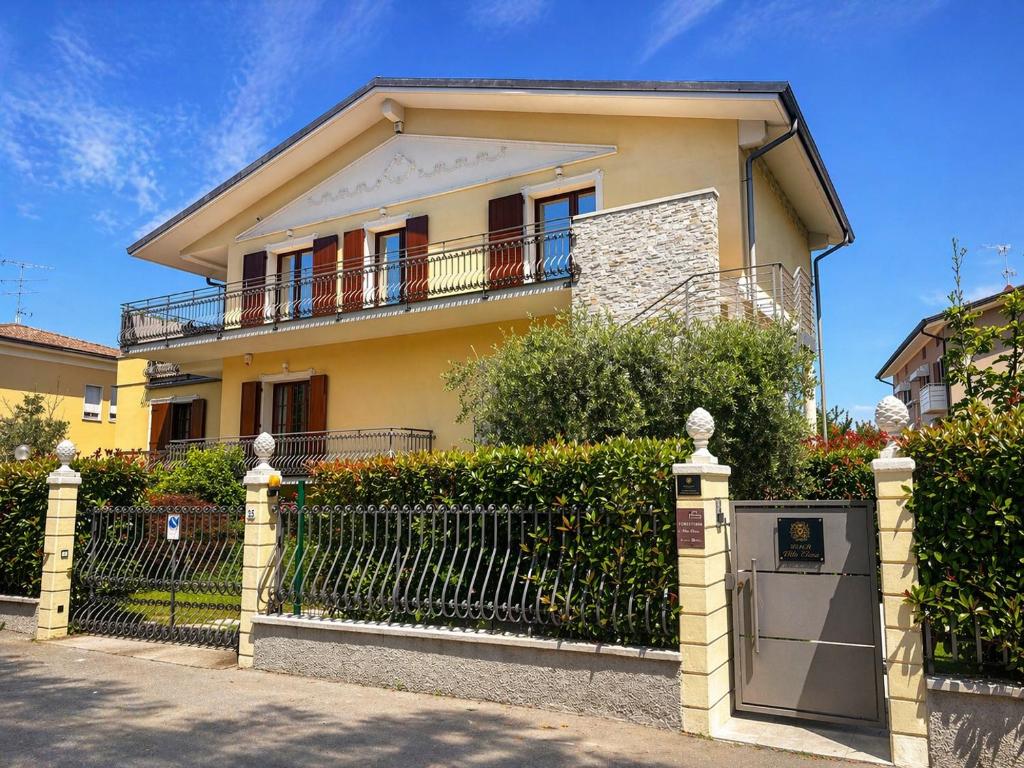 Villa Elena photo