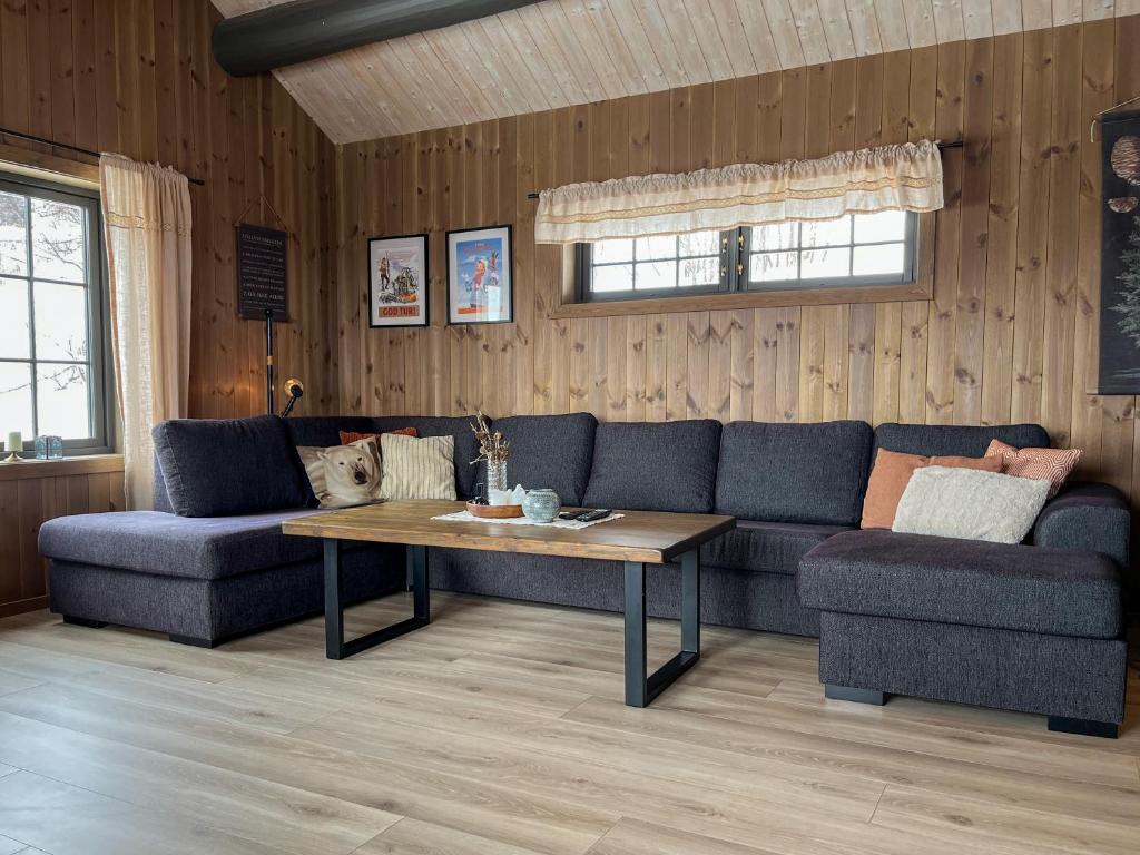 a living room with a couch and a table at Tyinkrysset panorama in Tyinkrysset