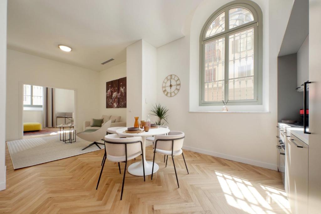 a kitchen and living room with a table and chairs at CAV Juvarra in Turin