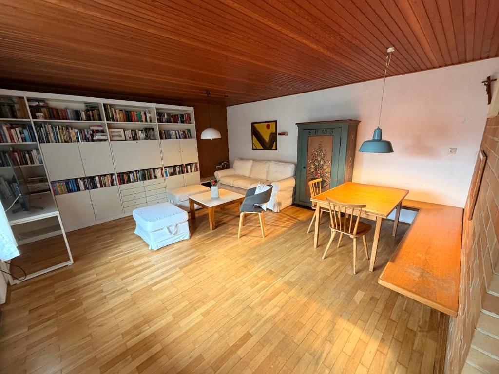 a living room with a table and a couch at Donau Apartment in Sinzing
