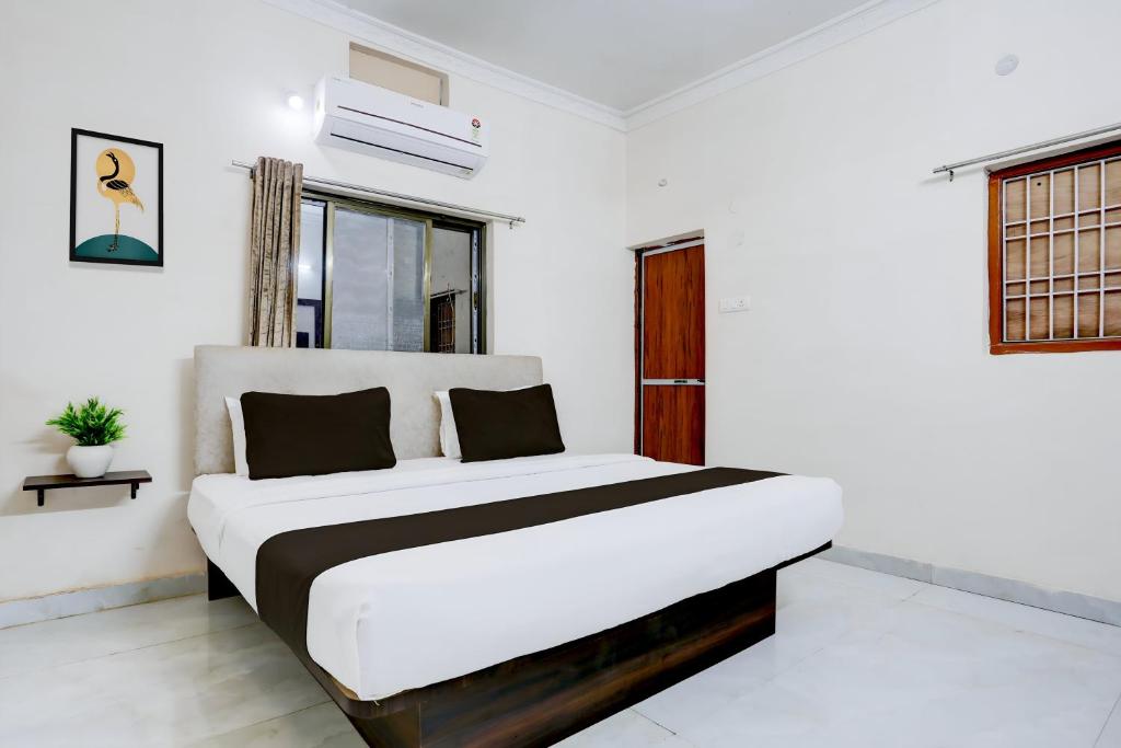 a bedroom with a large bed in a room at Grand Ayushmaan - Best Hotel in Jabalpur in Jabalpur