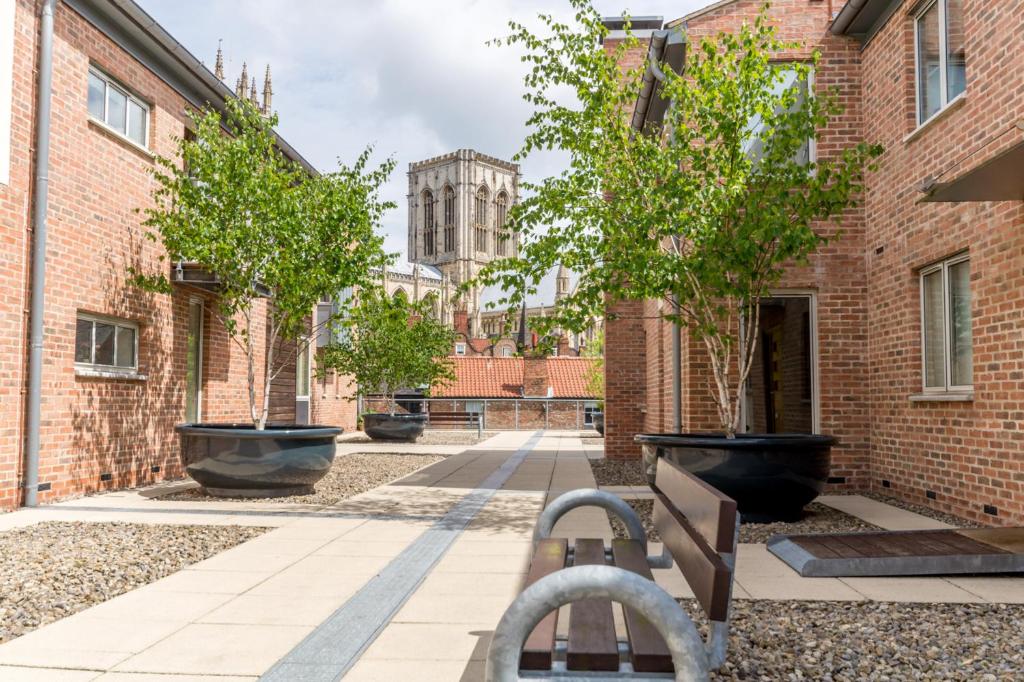 10 Stonegate Court