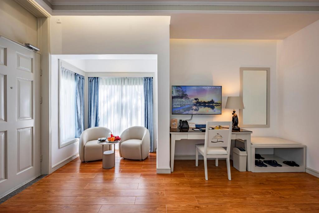 Bungalow Deluxe Nhìn ra Hồ bơi