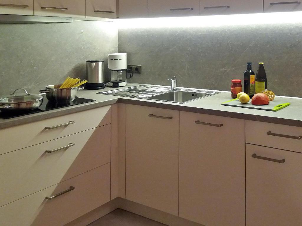 Kuchyň nebo kuchyňský kout v ubytování Appartements Erika