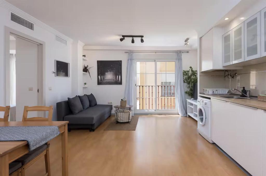 Holidays2Malaga Ventura apartment close old town