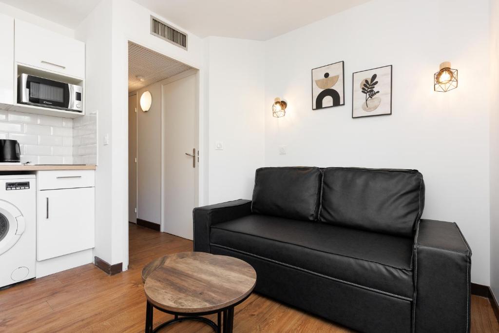 Upstays charming t2 renovated balcony and pool