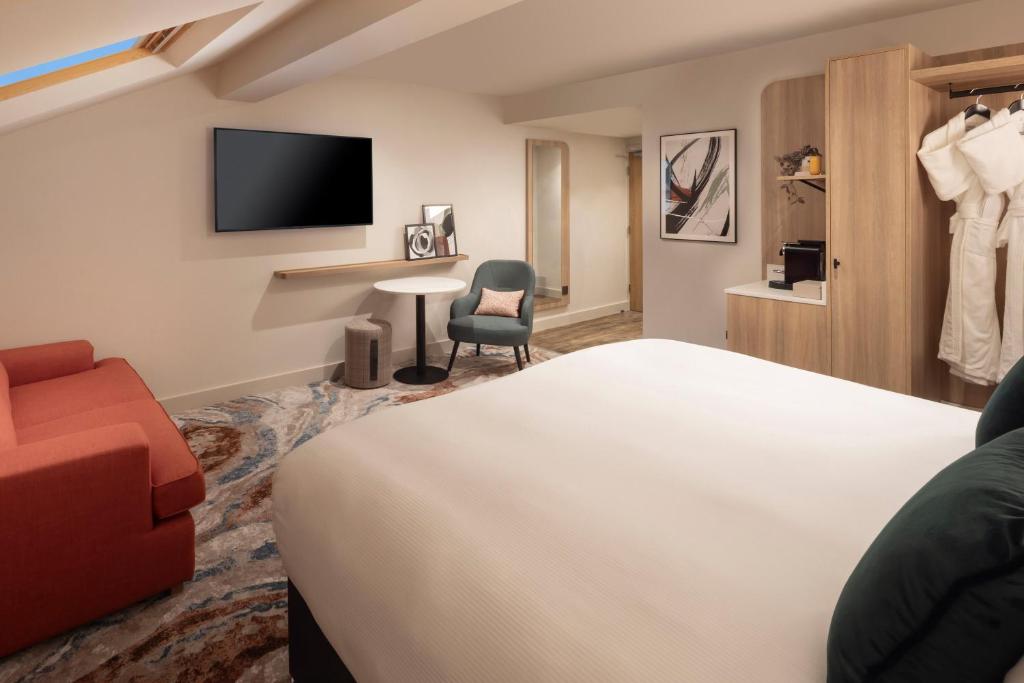 voco Corby Kettering by IHG - Chambre Lit King-Size Premium Avec Canapé-Lit